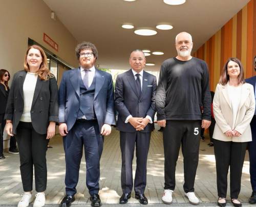 https://img.ilgcdn.com/sites/default/files/styles/md/public/foto/2025/04/28/Foto firma.jpg?_=1745847903